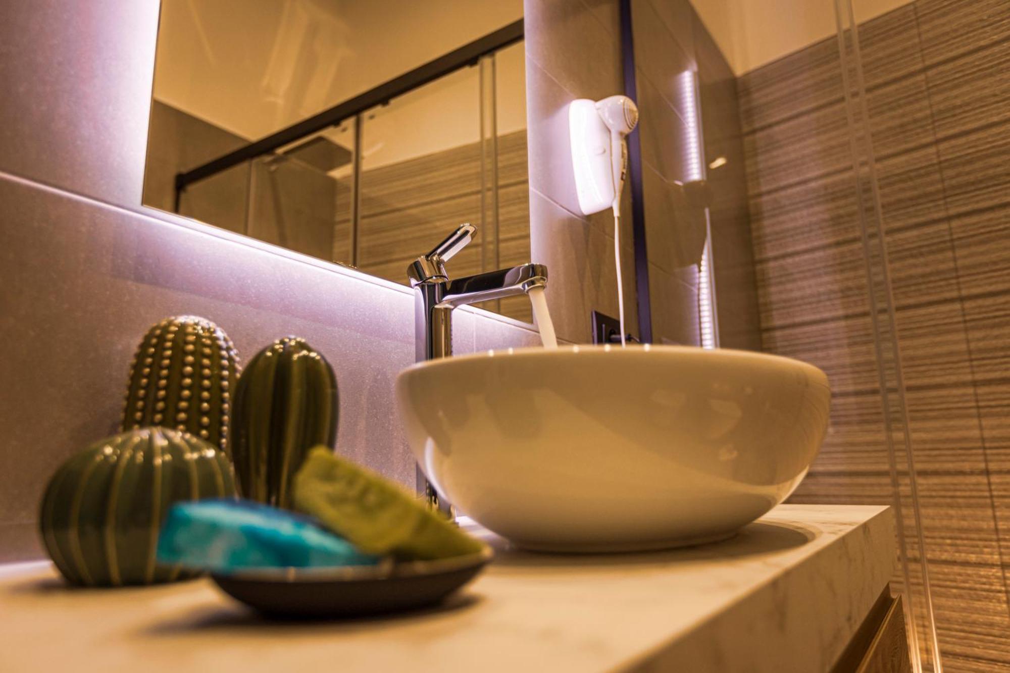 Luna Nova Rooms San Valentino Torio Buitenkant foto